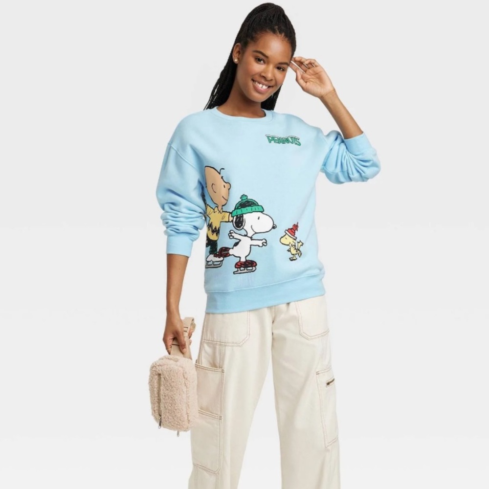 💙 Peanuts Small Light Blue Crewneck Sweatshirt – Snoopy & Friends Ice Skating - Picture 2 of 6
